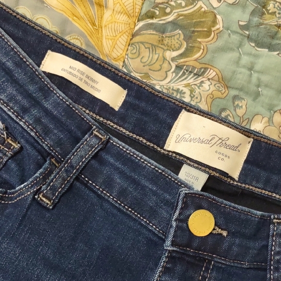 Universal Thread Mid-rise Skinny Stretch Jeans Size 12 - Picture 2 of 3